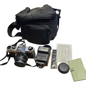 Pentax K1000 35mm Film Camera SMC Pentax A 50mm Lens AF200T Flash Vintage Bag